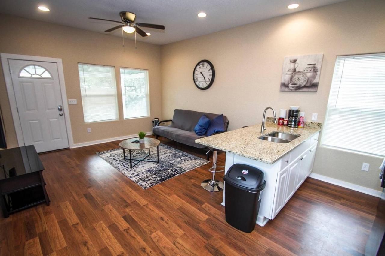 Douglas Way Remodeled House Near Downtown 1Ba/1Ba Сан Антонио Екстериор снимка